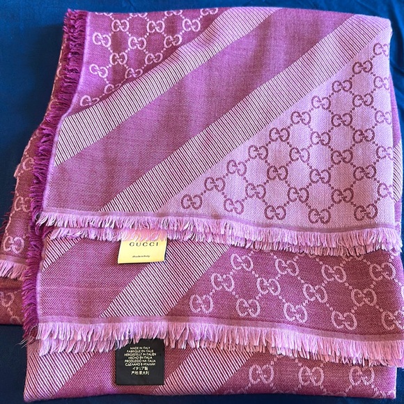 Gucci Monogram Scarf - Picture 2 of 8